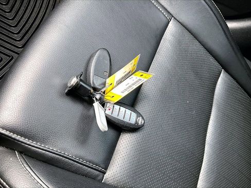 Used 2021 Nissan Maxima 3.5 SV w/ Floor Mat Group FWD image 31
