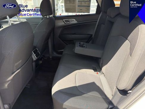 Used 2023 Kia Sportage LX AWD/4WD image 13