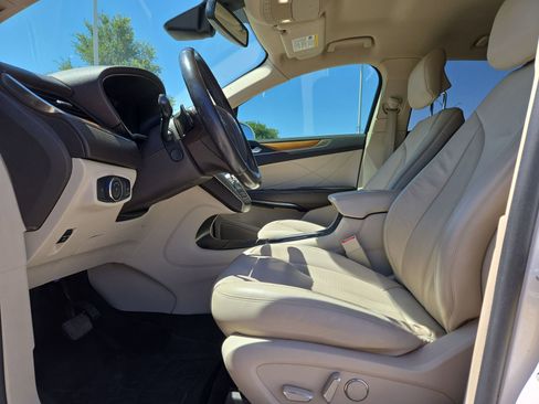 Used 2017 Lincoln MKC Select w/ Select Plus Package FWD image 16