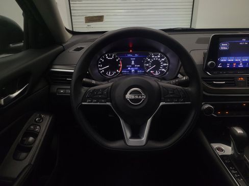 Used 2025 Nissan Altima 2.5 SV FWD image 22