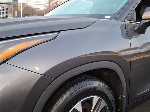 Certified 2023 Toyota Highlander XLE image 10