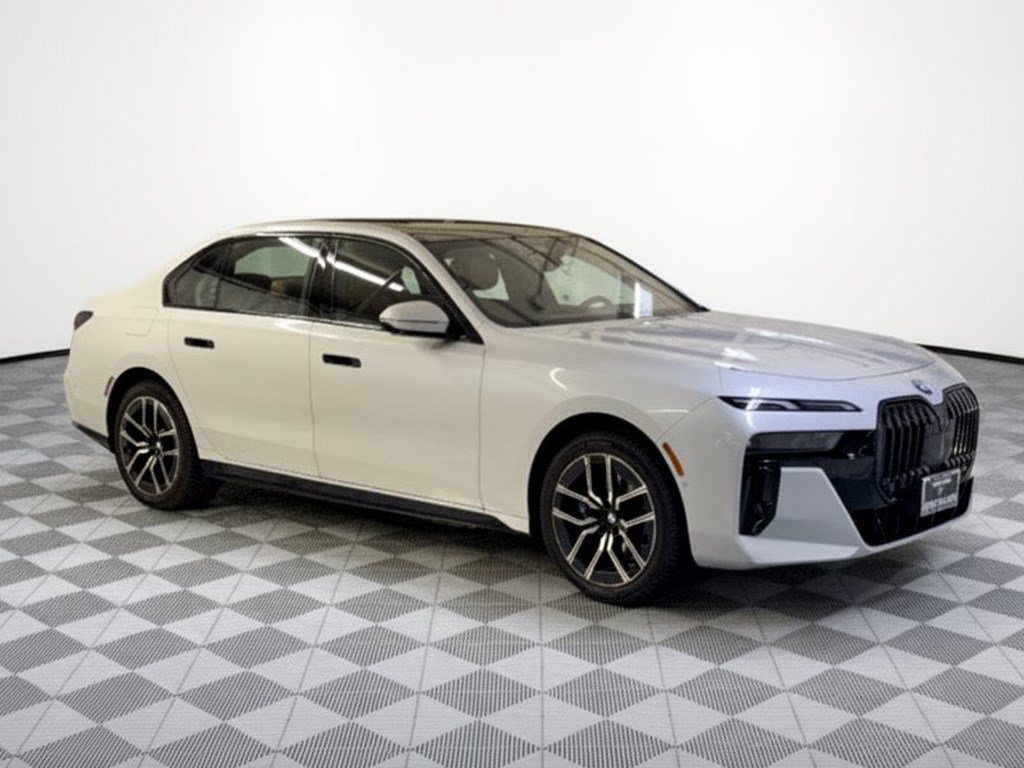 Used 2024 BMW 740i w/ Premium Package 2 RWD image 7