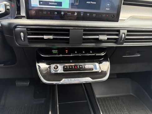 Certified 2024 Lincoln Corsair FWD image 20