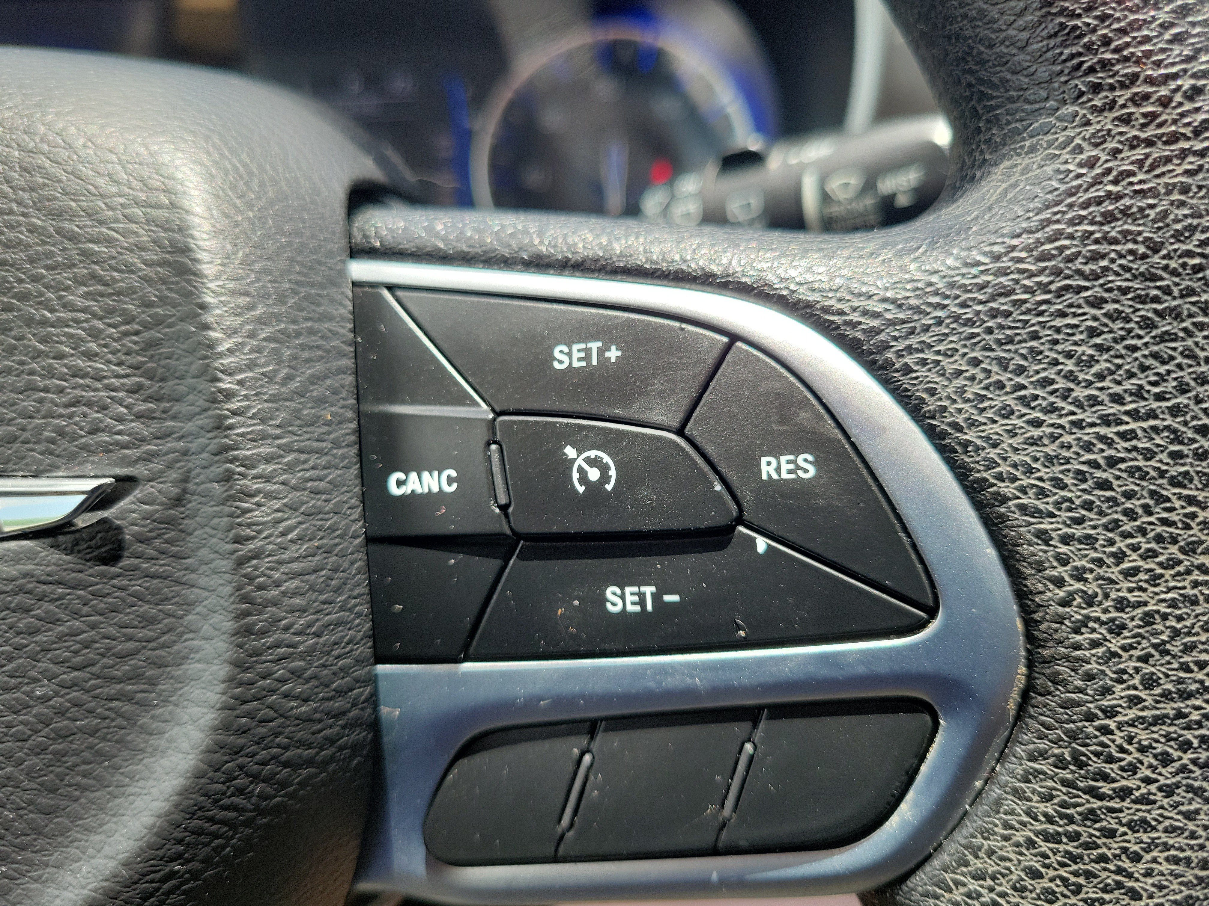 Used 2020 Chrysler Pacifica Touring FWD image 18