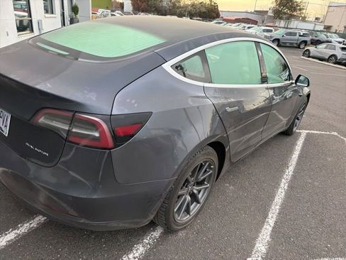 Used 2018 Tesla Model 3 image 9