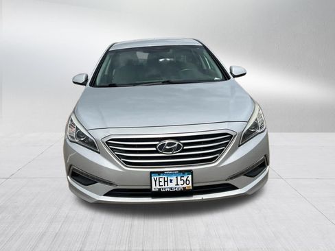 Used 2015 Hyundai Sonata SE w/ Option Group 09 FWD image 2