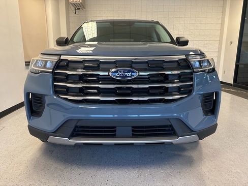 Used 2025 Ford Explorer Active AWD/4WD image 35