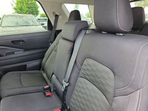 Certified 2024 Nissan Pathfinder SV FWD image 12