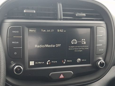 Used 2025 Kia Soul LX w/ LX Technology Package FWD image 16