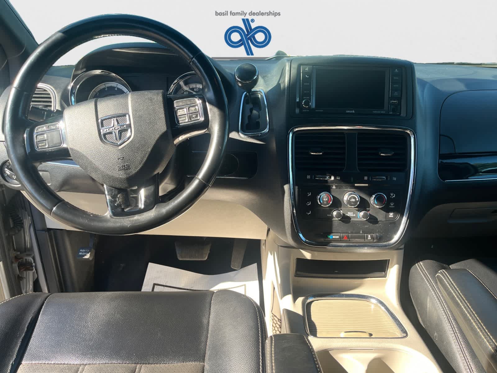 Used 2019 Dodge Grand Caravan SXT FWD image 16