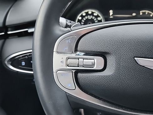 Used 2025 Genesis GV70 2.5T image 8