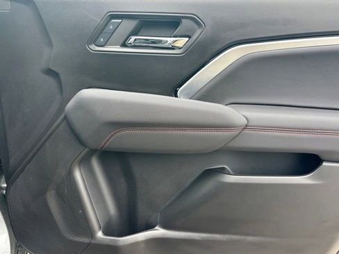 Used 2024 Chevrolet Colorado Z71 w/ Z71 Convenience Package 2 AWD/4WD image 28