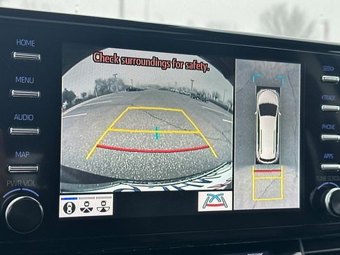 Used 2023 Toyota Sienna Platinum image 27