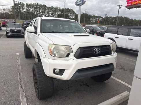 Used 2015 Toyota Tacoma PreRunner w/ TRD Sport Package image 8