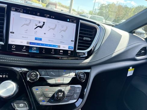 New 2026 Chrysler Pacifica Limited w/ Trailer Tow Group image 22