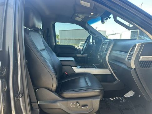 Used 2017 Ford F250 Lariat w/ FX4 Off-Road Package AWD/4WD image 13