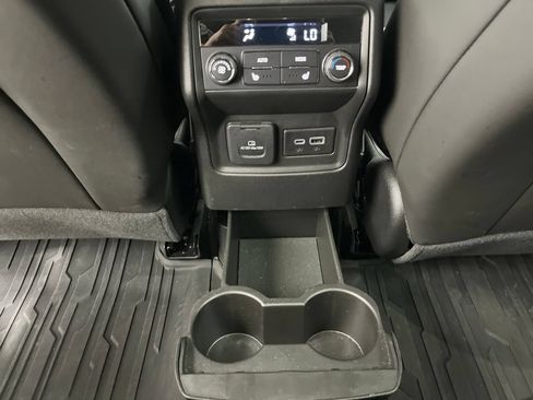 Used 2023 GMC Acadia SLT w/ Elevation Edition FWD image 24