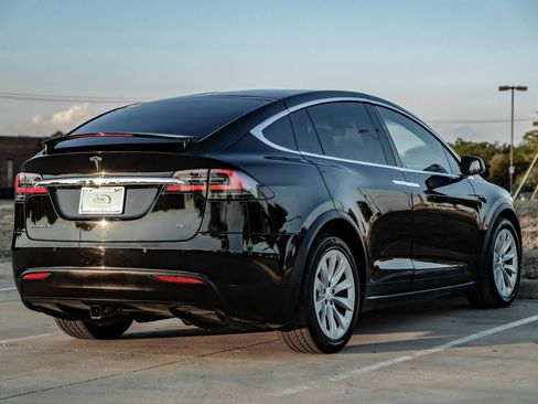 Used 2017 Tesla Model X 75D image 10