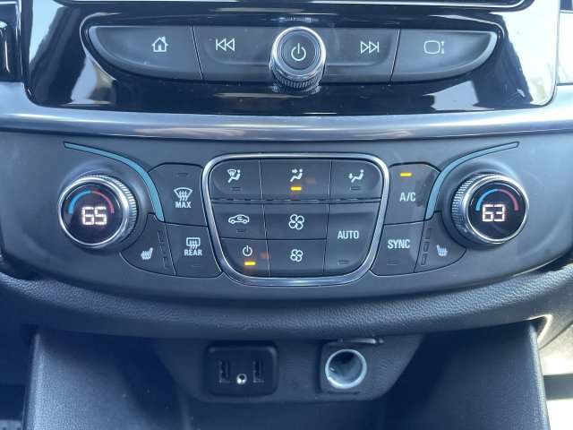 Used 2023 Chevrolet Traverse LT AWD/4WD image 19