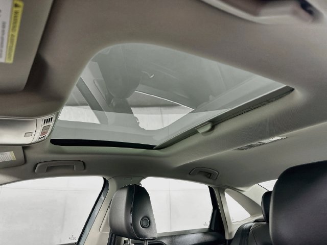 Certified 2024 Volkswagen Jetta SE w/ Panoramic Sunroof Package FWD image 22