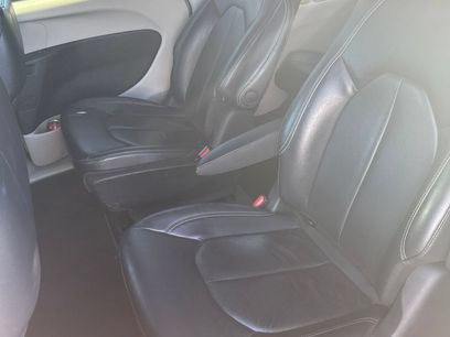 Used 2022 Chrysler Pacifica Touring-L
