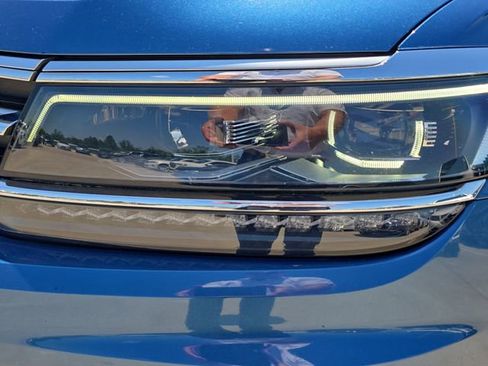 Used 2018 Volkswagen Tiguan SEL Premium AWD/4WD image 35