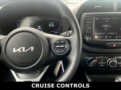 Used 2023 Kia Soul LX w/ LX Technology Package FWD image 4