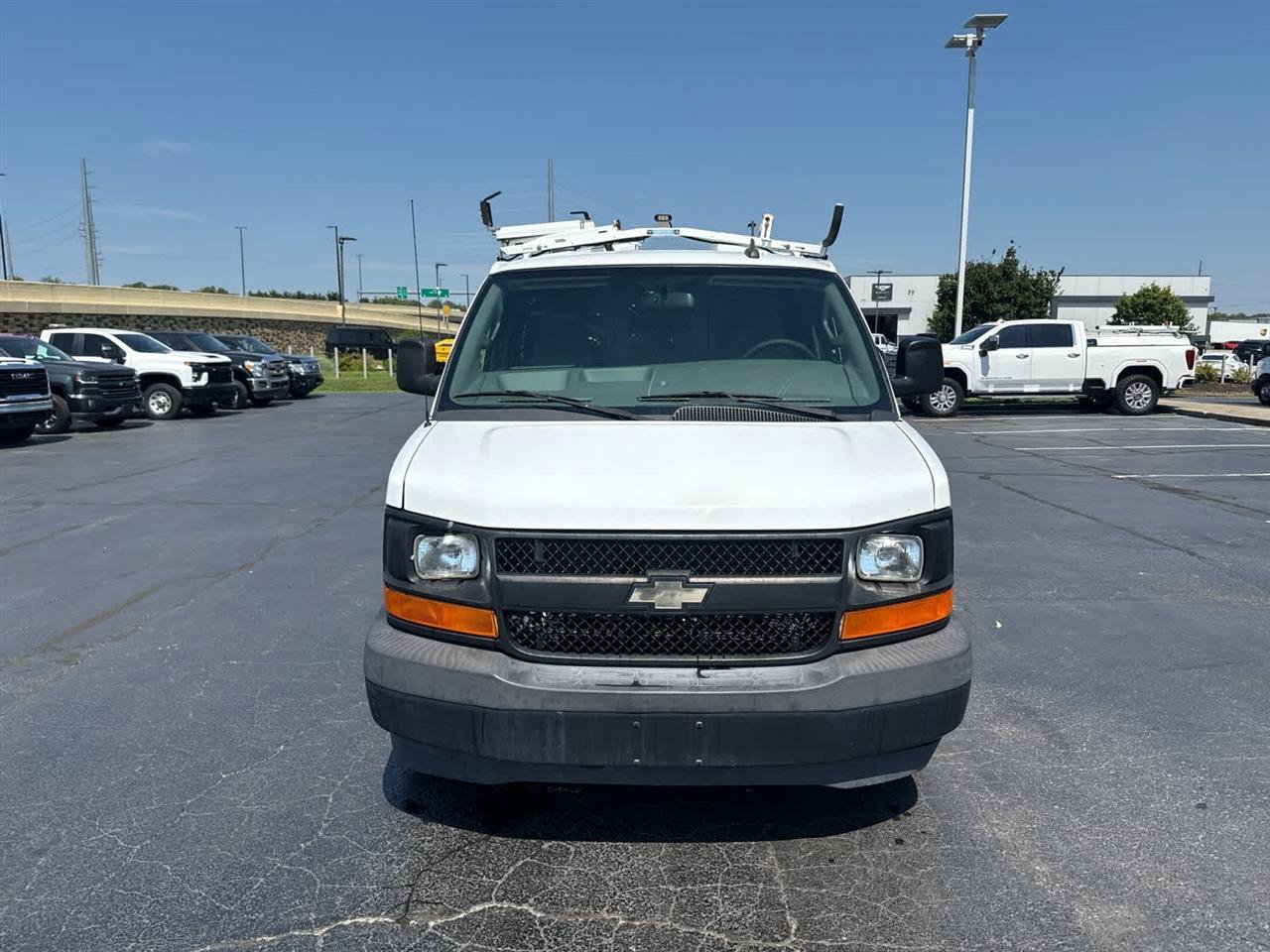 Used 2017 Chevrolet Express 2500 RWD image 3