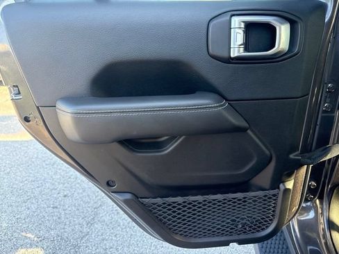 Used 2019 Jeep Wrangler Unlimited Sahara AWD/4WD image 15
