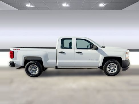 Used 2018 Chevrolet Silverado 1500 W/T w/ Trailering Package image 6