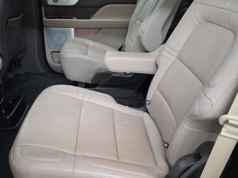 Used 2024 Lincoln Navigator Reserve image 7