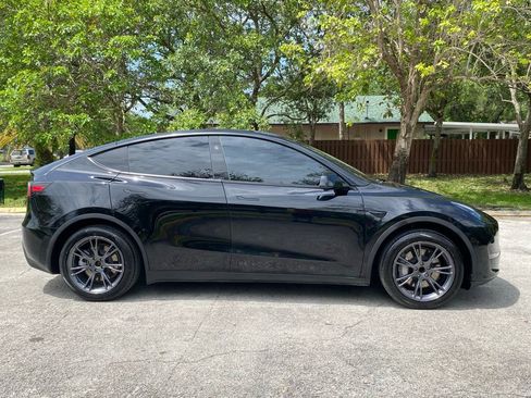 Used 2024 Tesla Model Y Long Range image 9