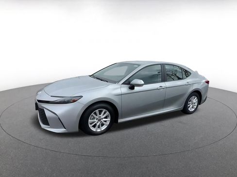 Used 2025 Toyota Camry LE image 8