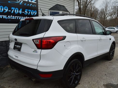 Used 2019 Ford Escape SE image 5