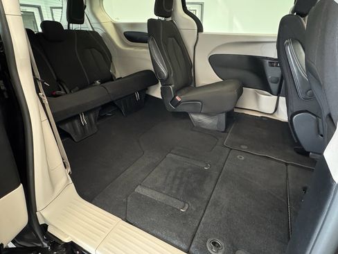 Used 2024 Chrysler Voyager LX FWD image 31