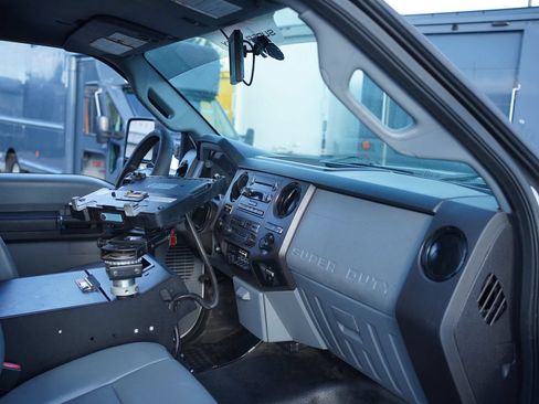 Used 2016 Ford F550 4x4 Regular Cab Super Duty image 2
