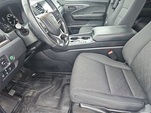 Certified 2025 Honda Ridgeline Sport image 32