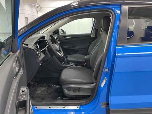 Used 2025 Volkswagen Taos SE AWD/4WD image 7