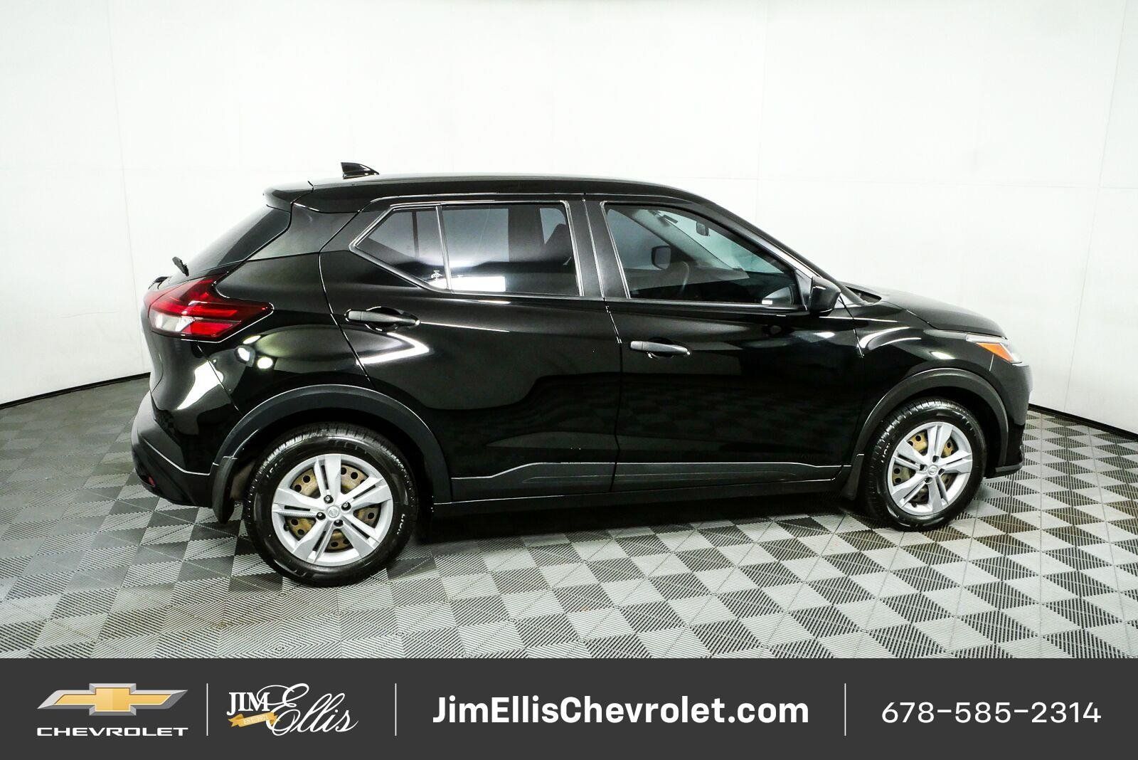 Used 2022 Nissan Kicks S FWD image 2