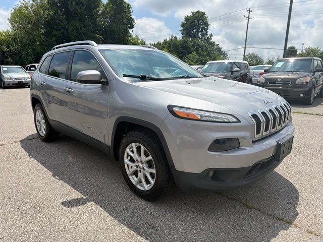 Used 2017 Jeep Cherokee Latitude w/ True North Edition AWD/4WD image 1