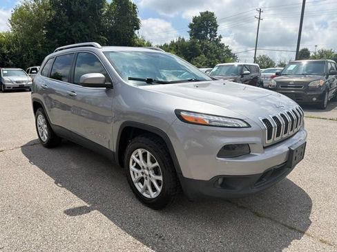 Used 2017 Jeep Cherokee Latitude w/ True North Edition AWD/4WD image 1