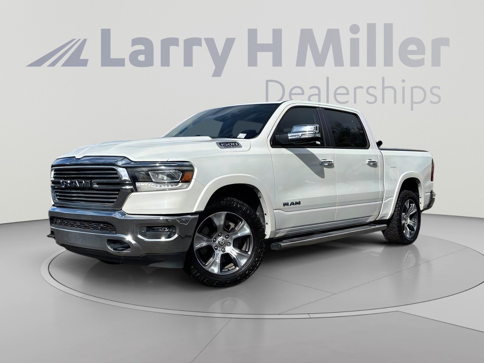Used 2019 RAM 1500 Laramie AWD/4WD image 1