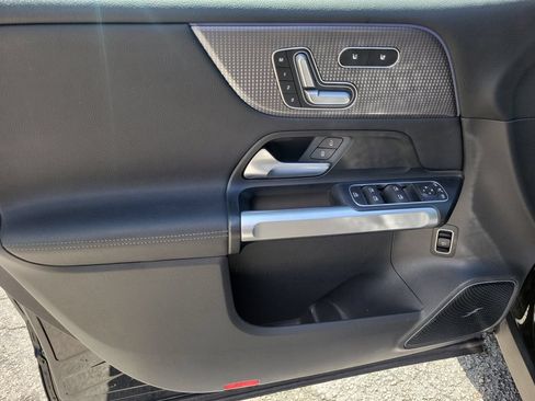 Used 2023 Mercedes-Benz EQB 300 4MATIC image 21