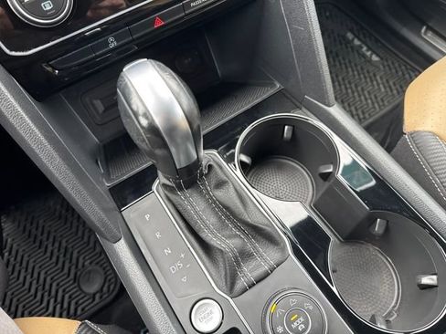 Used 2023 Volkswagen Atlas Cross Sport SE w/ Black Wheel Package image 28