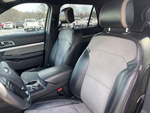 Used 2017 Ford Explorer XLT w/ Equipment Group 202A image 12