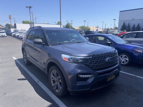 Used 2021 Ford Explorer XLT w/ Equipment Group 202A AWD/4WD image 6