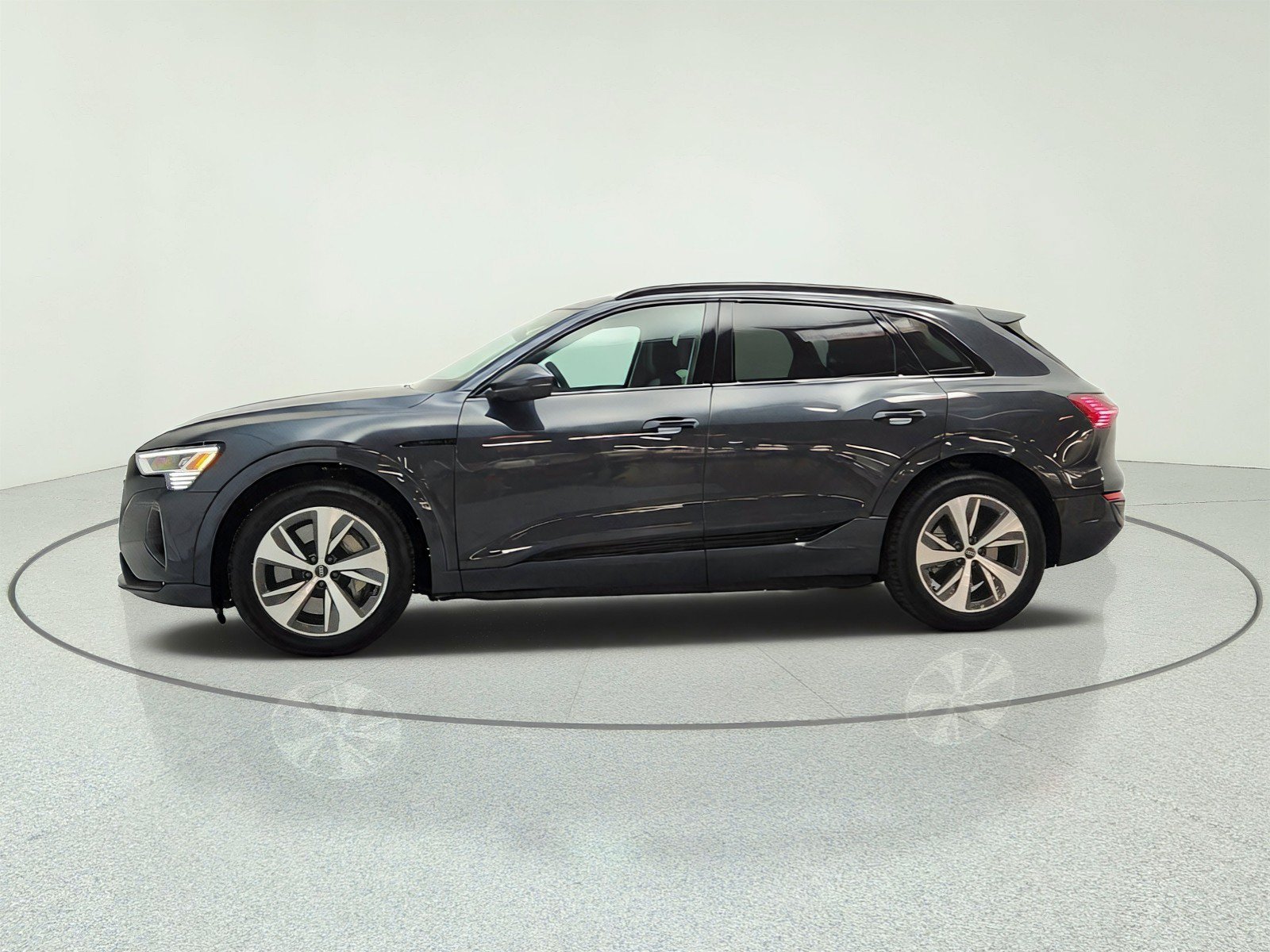 Used 2024 Audi Q8 e-tron Premium AWD/4WD image 8