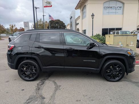 Used 2025 Jeep Compass Limited image 6