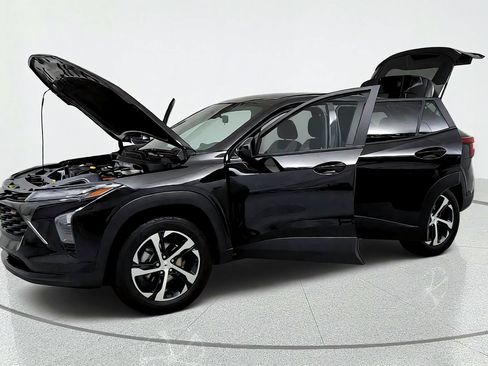 Used 2024 Chevrolet Trax RS FWD image 9