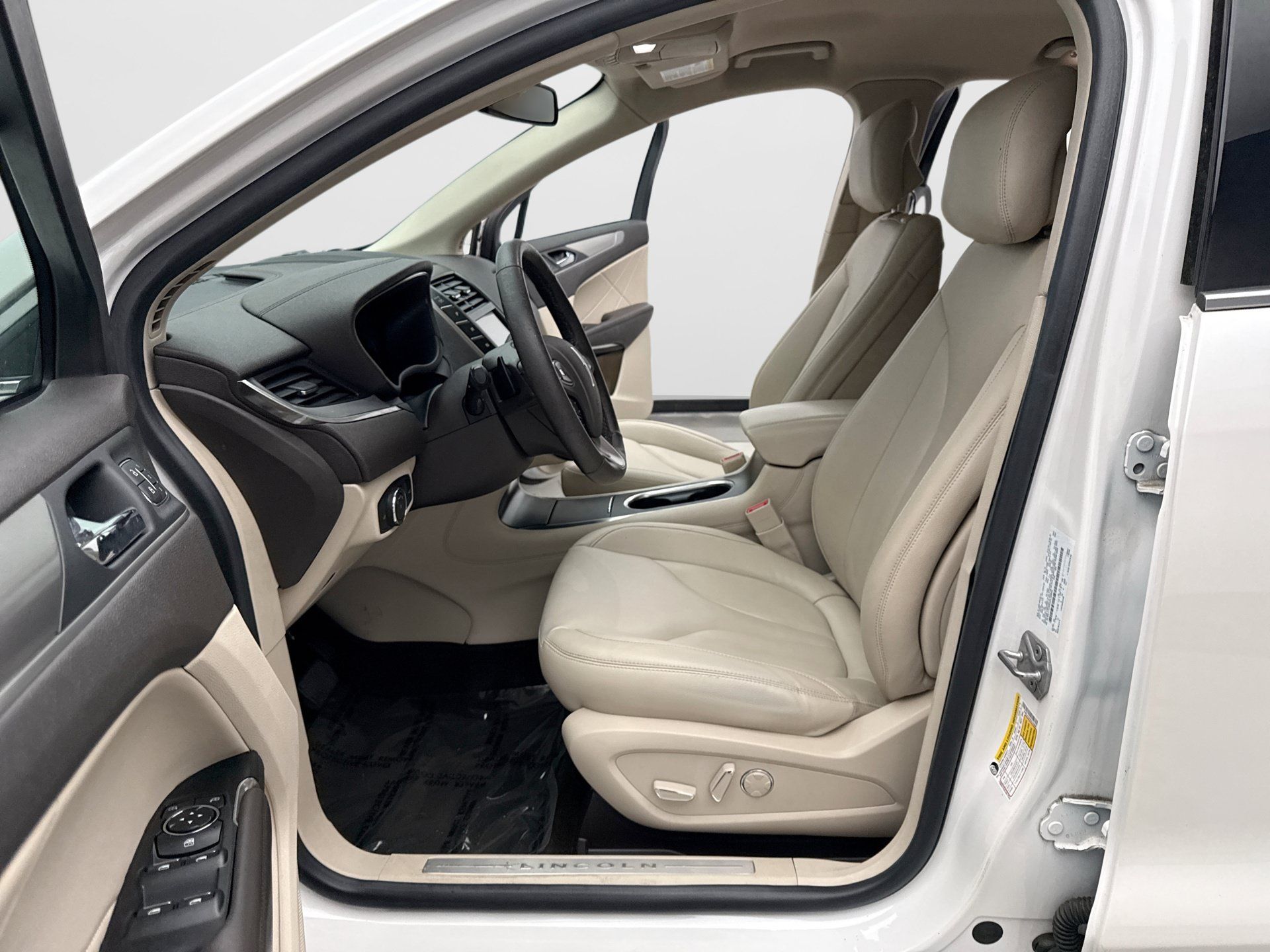 Used 2019 Lincoln MKC Premiere FWD image 13